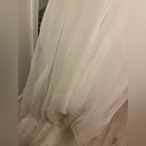 Tara Lauren the Layla Wedding Gown size 6 - Picture 3 of 9